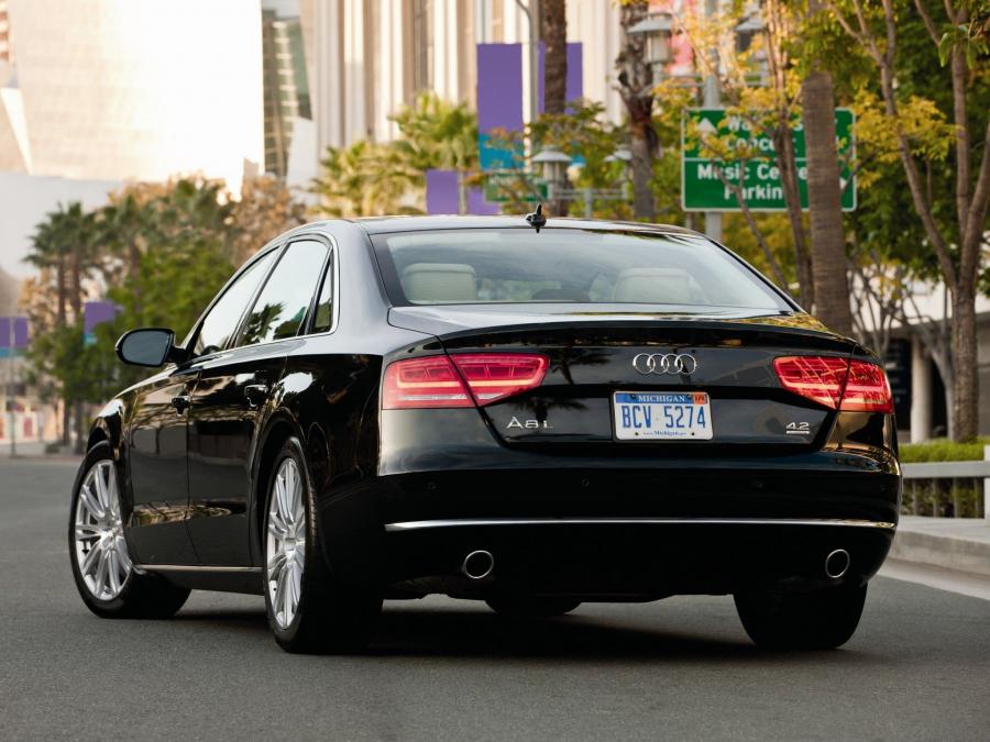  Audi A8 L 4.2 FSI Quattro (D4) 2010 года  (NA) (фото 12 из 17)